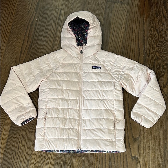 Patagonia Other - Patagonia Girls Pink quilted reversible floral hooded jacket sz 10
